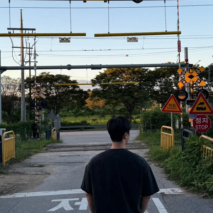 Outdoor café scenery at On the Rail in Paju