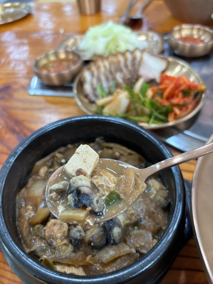 Gangdoenjang with freshwater snails at Cheonje Guksu