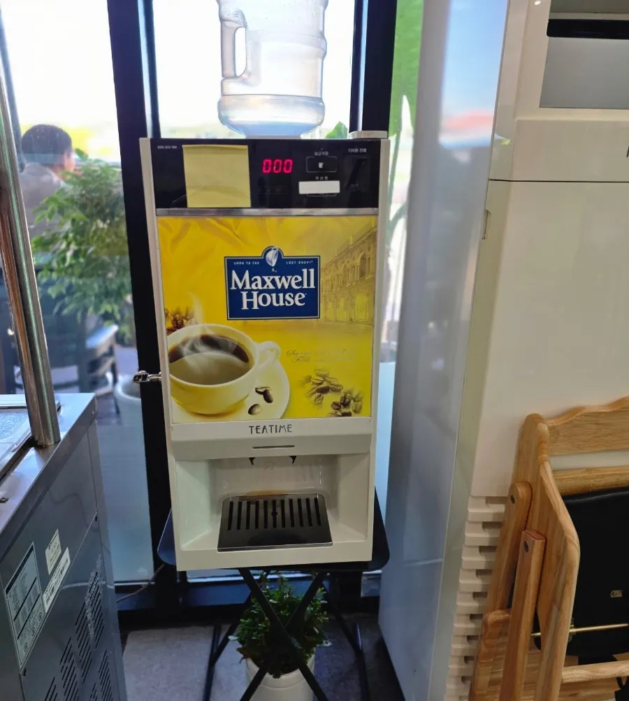 Self-serve side dish corner at Cheonje Guksu