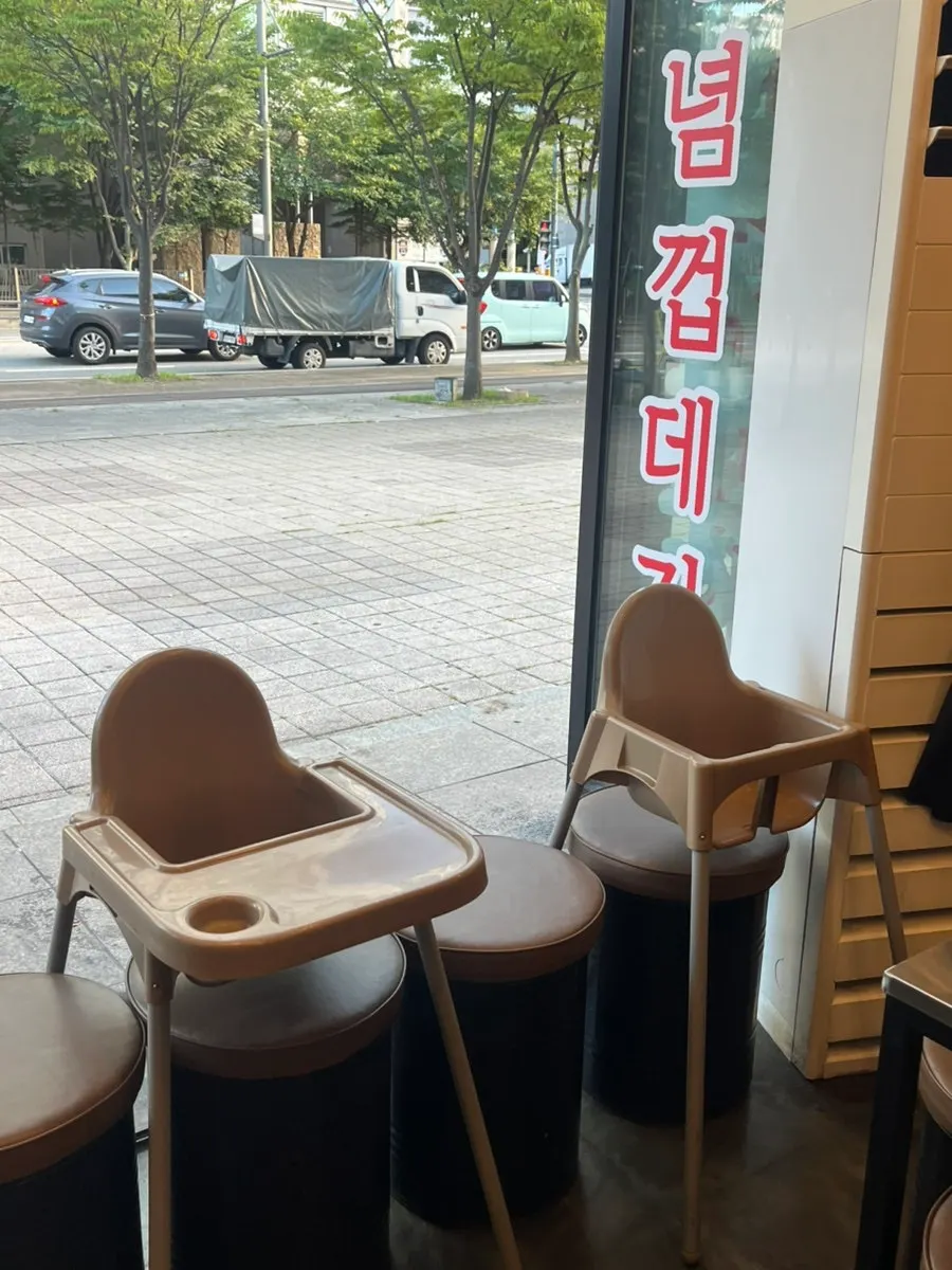 Thông tin ghế ăn cho em bé phục vụ gia đình