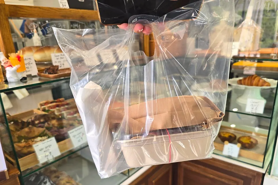 쇼콜라 바게트와 샌드위치 포장