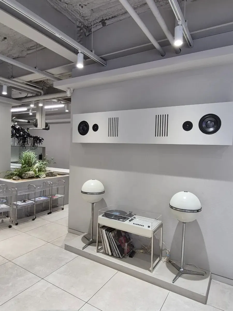 View of the 2nd floor entrance of Tthe Art Hair Unjeong Station Branch