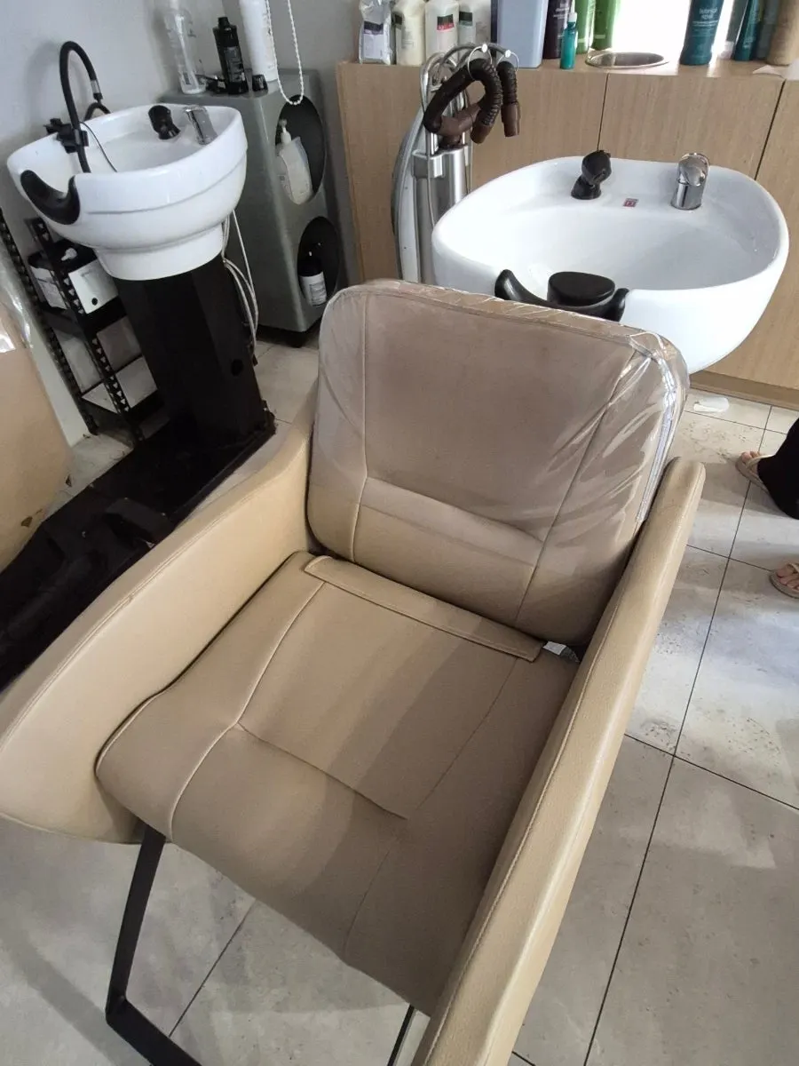 Shampoo room chair at Tthe Art Hair