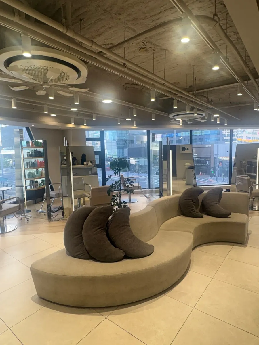 Interior of Tthe Art Hair Unjeong Station Branch