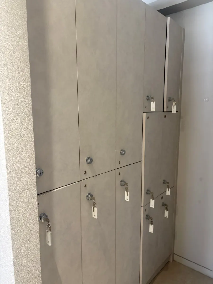 Salon lockers for storing valuables