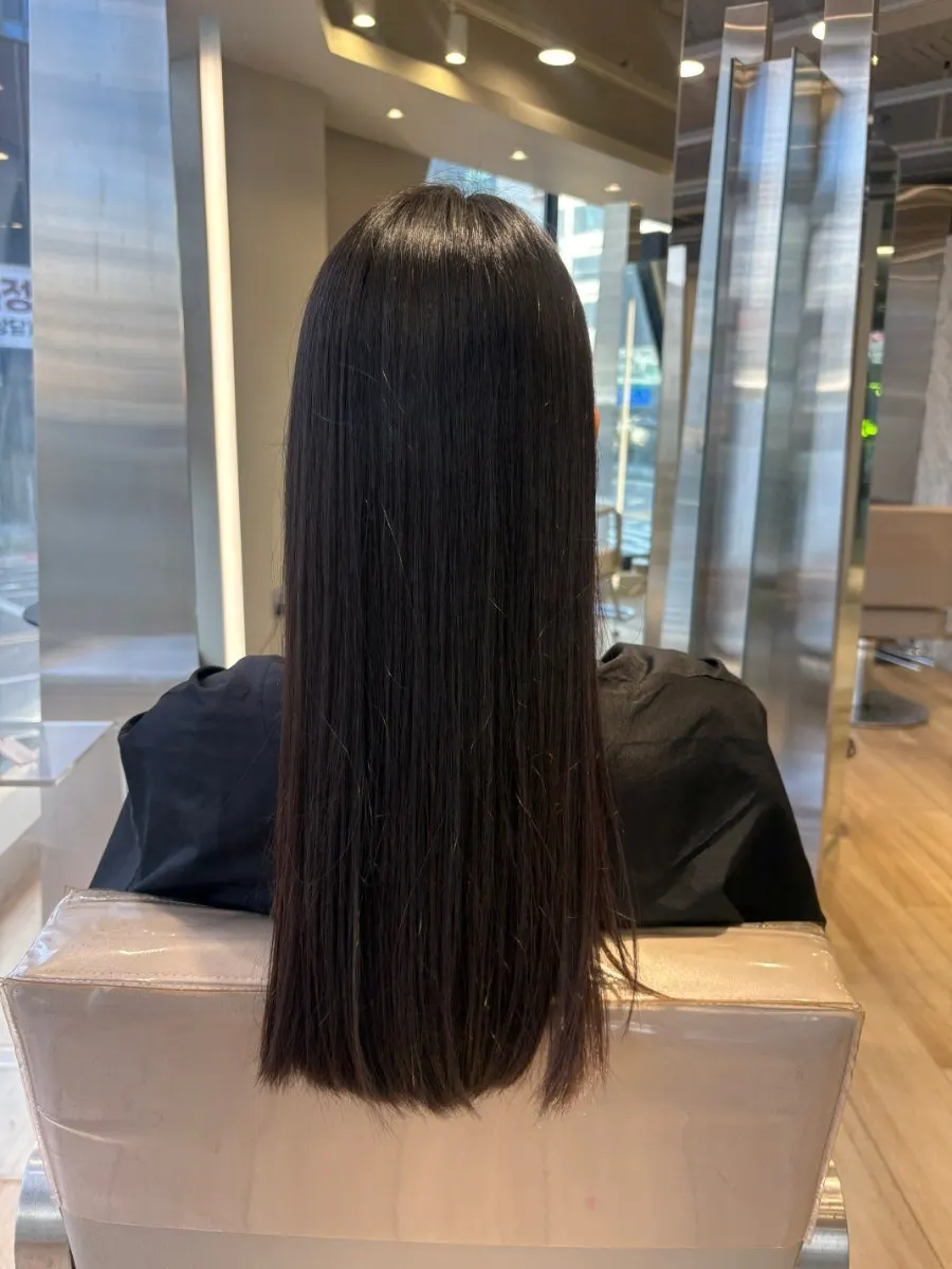 Long hair before the Aveda hair clinic treatment
