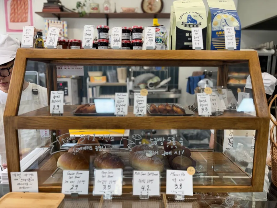 Breads displayed in the Boulangerie Tan showcase