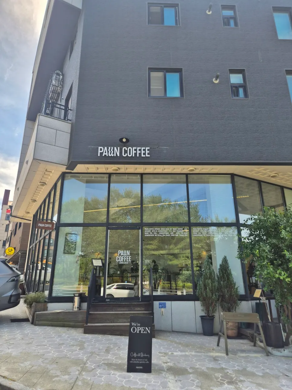 Exterior of Pound Coffee Unjeong Main Branch