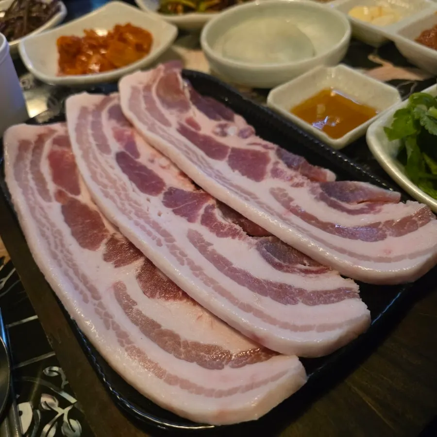 삼겹살과 LA갈비로 구성된 커플세트 상차림