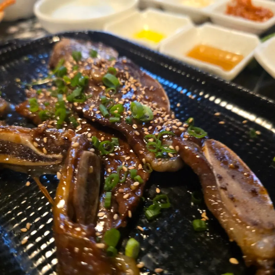 무쇠 불판에 올린 삼겹살