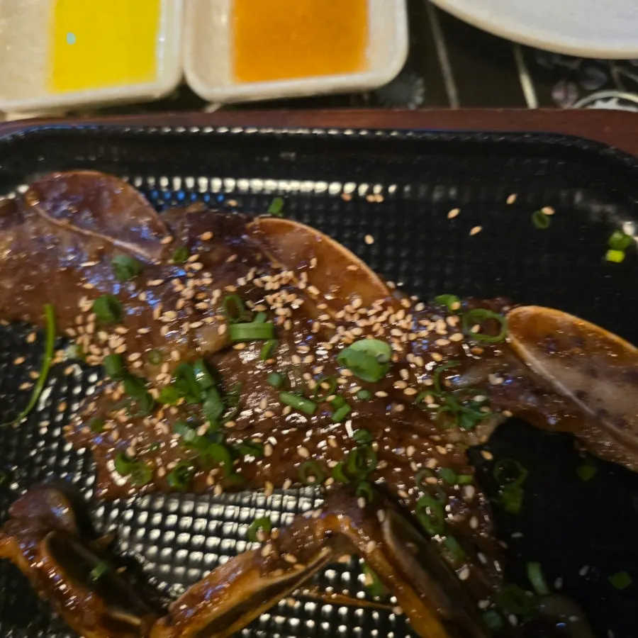 무쇠 불판에서 구워지는 LA갈비