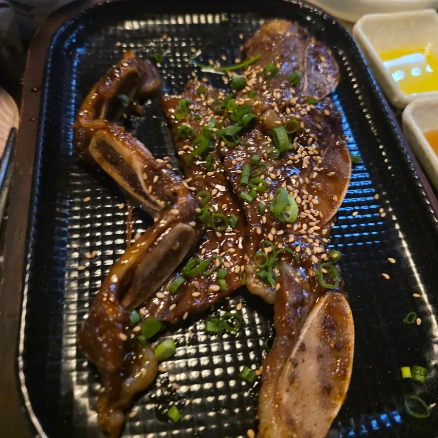 노릇하게 익어가는 고기