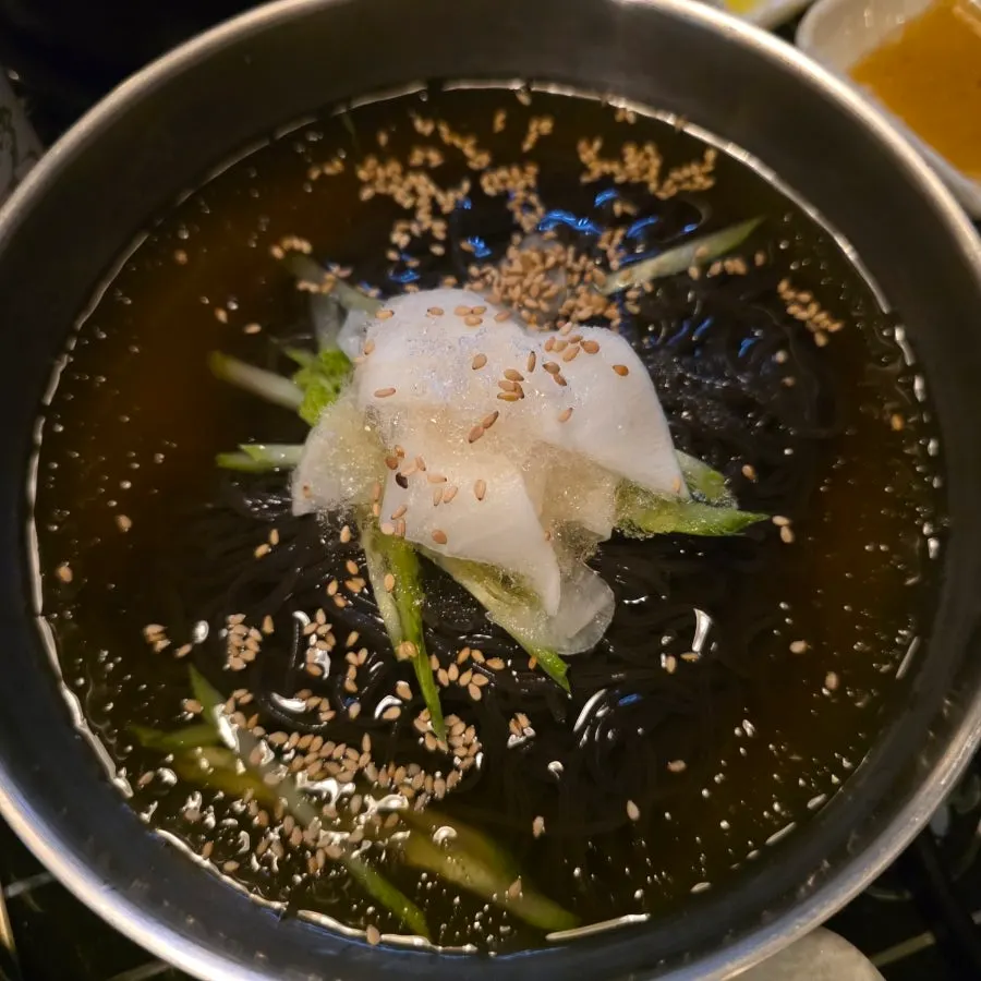 김치와 함께 볶아진 볶음밥