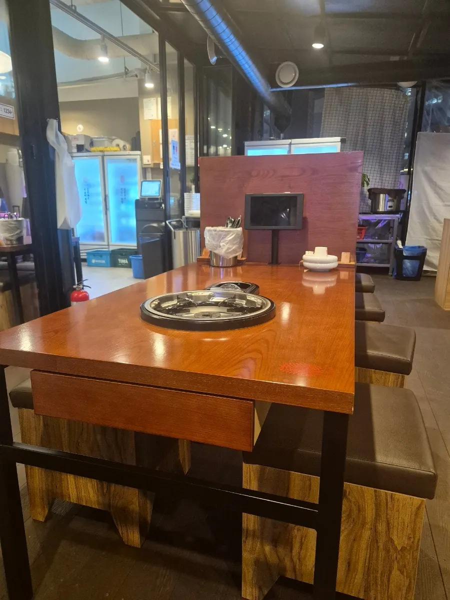 Interior of Gimchiok Paju Unjeong Branch