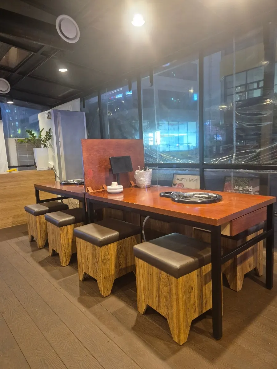 Dining space at Gimchiok Paju Unjeong Branch