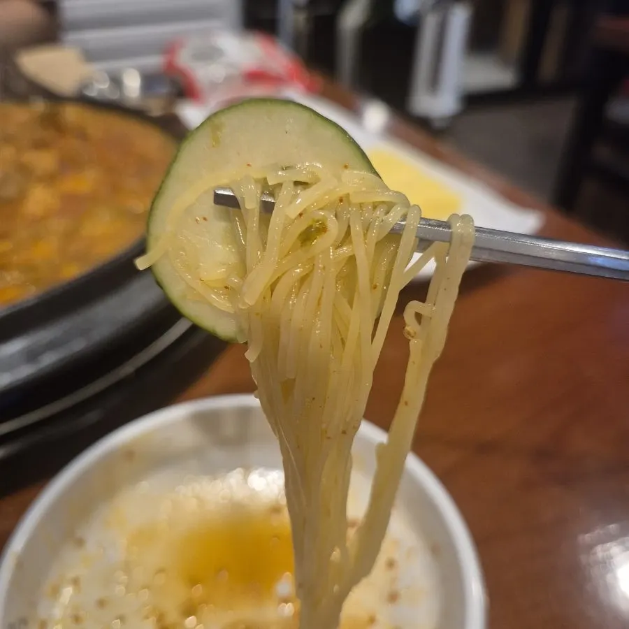 Kimchi mari guksu to finish the meal