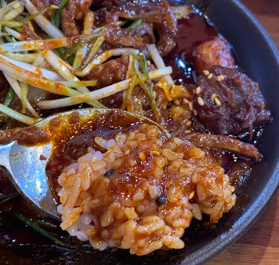 무생채와 숙주를 곁들인 쭈꾸미