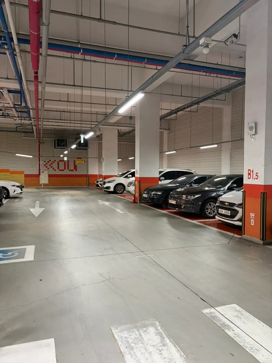Surrounding area of the building where the restaurant is located