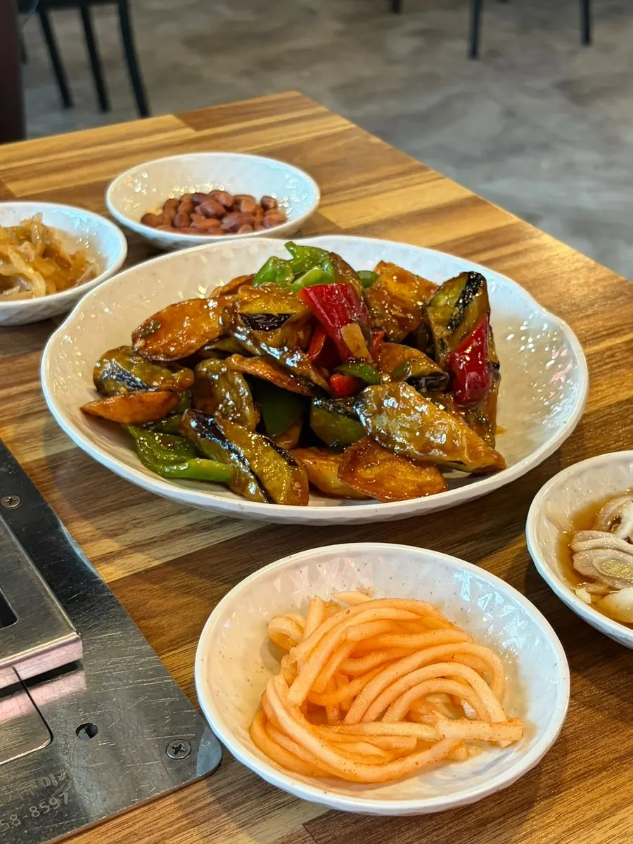 Plate of jisamseon included in the set