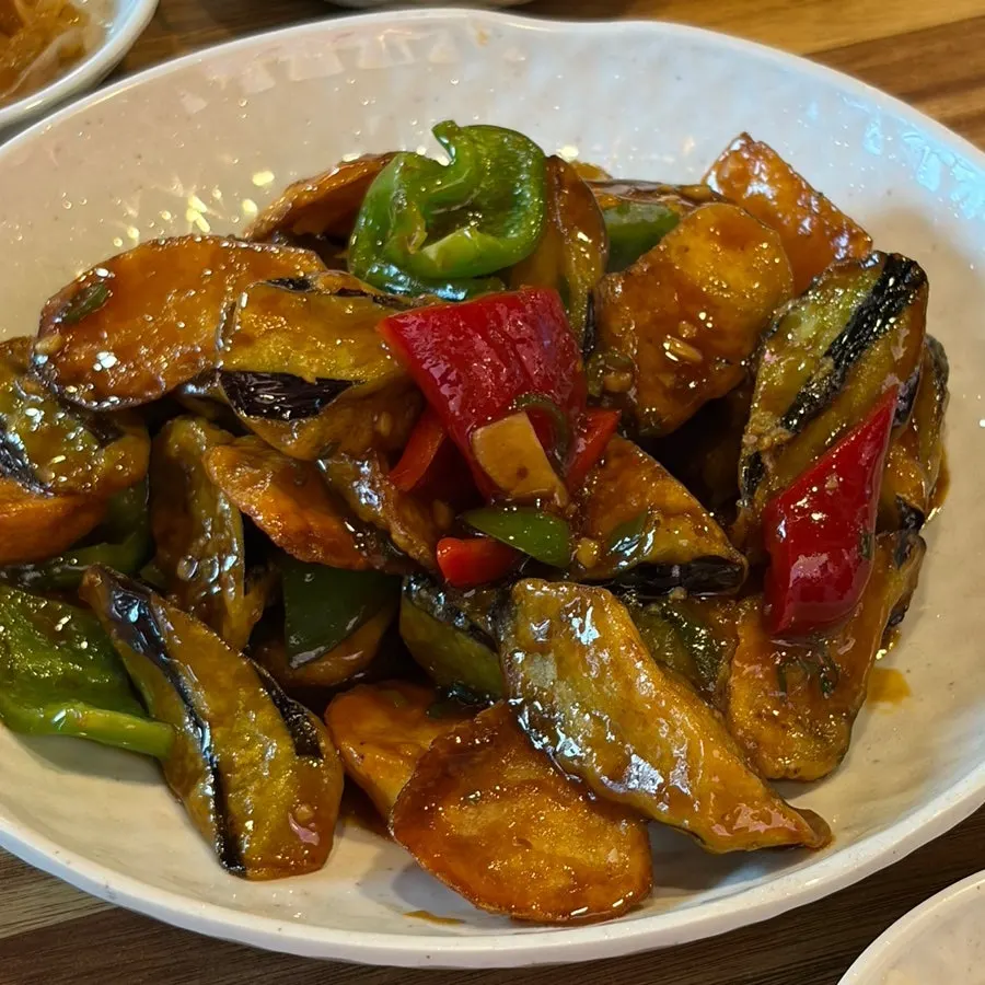 Close-up of jisamseon with eggplant, potato, and bell pepper