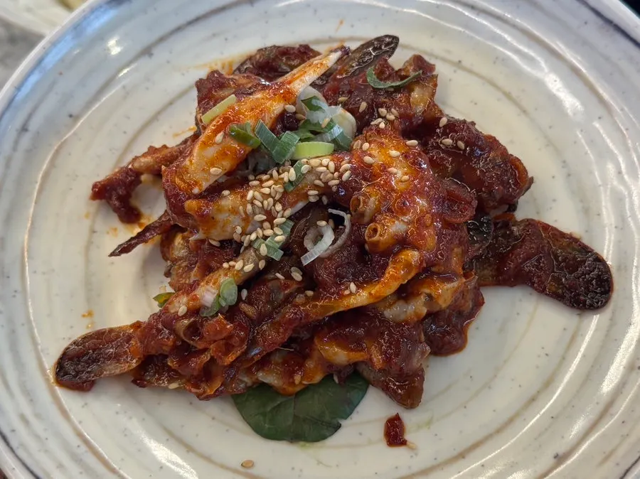 테이블을 가득 채운 정원갈비 기본 찬