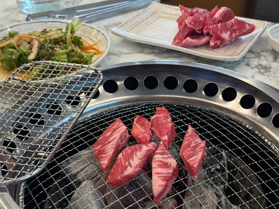 소갈비살이 올라간 정원갈비 한상 차림