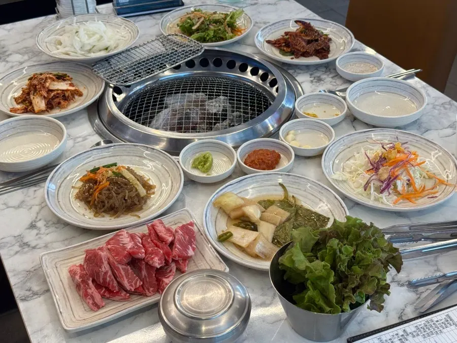 매장 앞쪽에 준비된 매실차