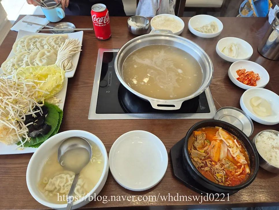 부벽정평양만두 테이블 세팅