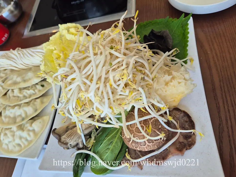 맵지 않은 맛 만두전골 국물