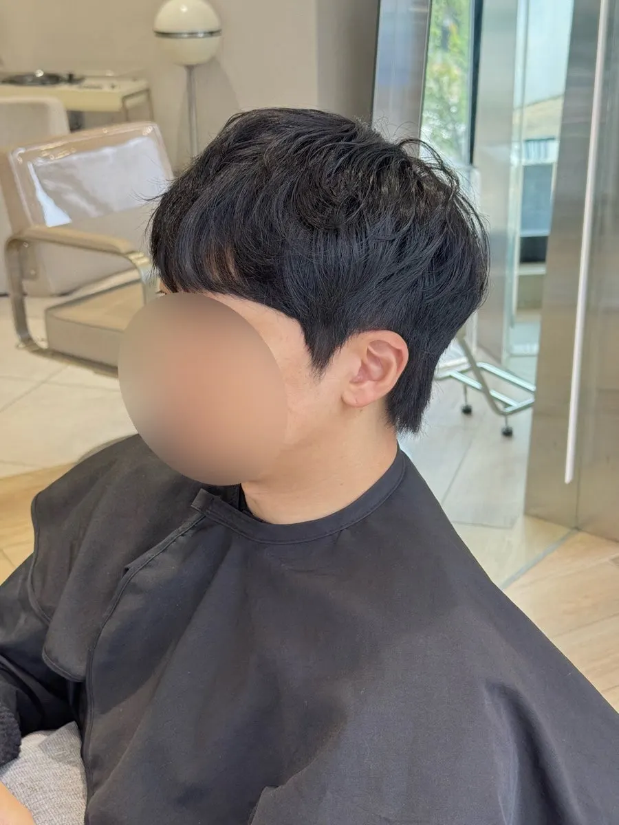 커트와 염색을 마친 댄디한 남자 헤어스타일