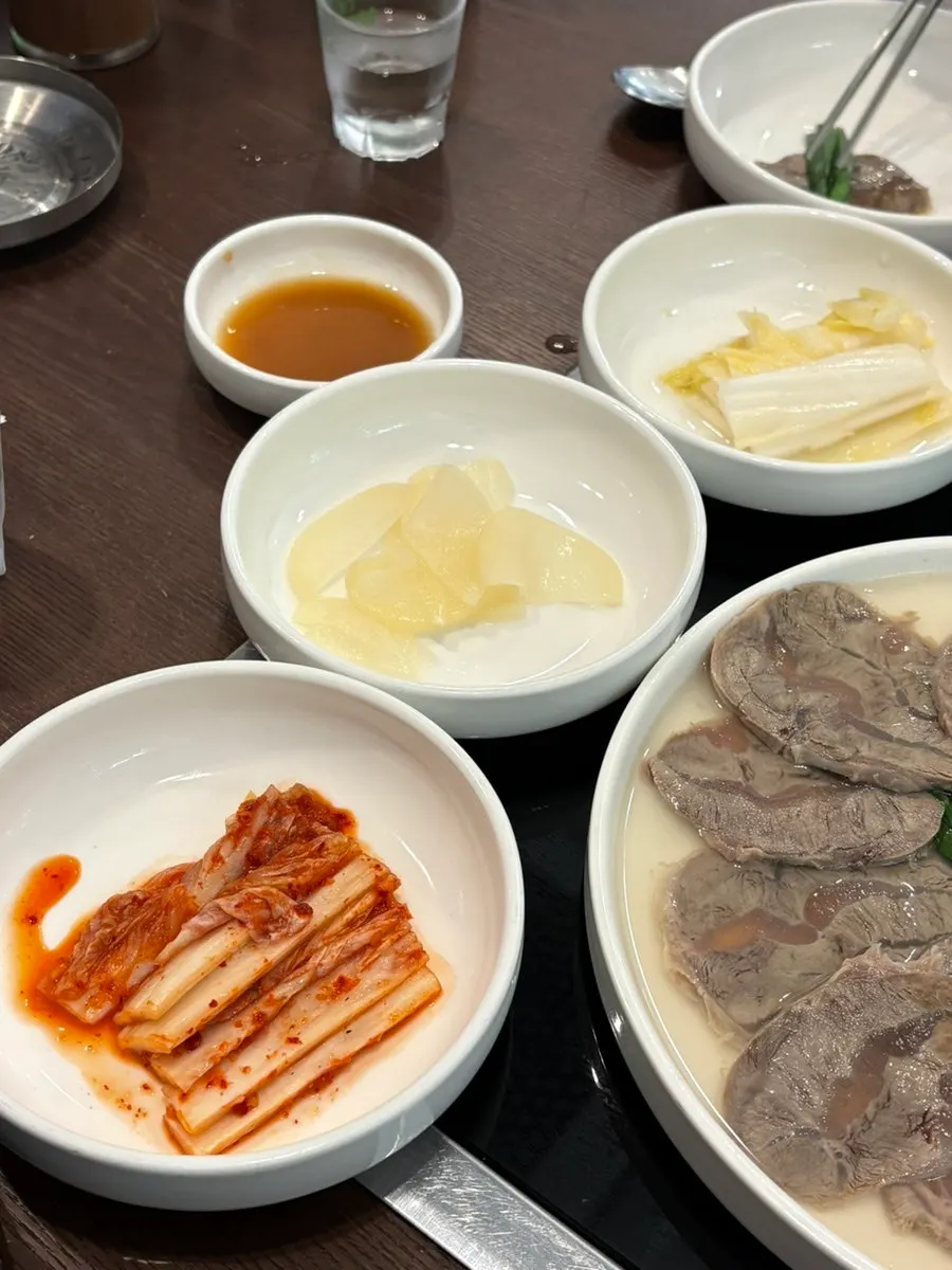 고기가 듬뿍 올라간 한우짜박이
