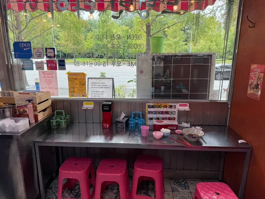Entrance to Drunken Thai Unjeong Yadang Branch