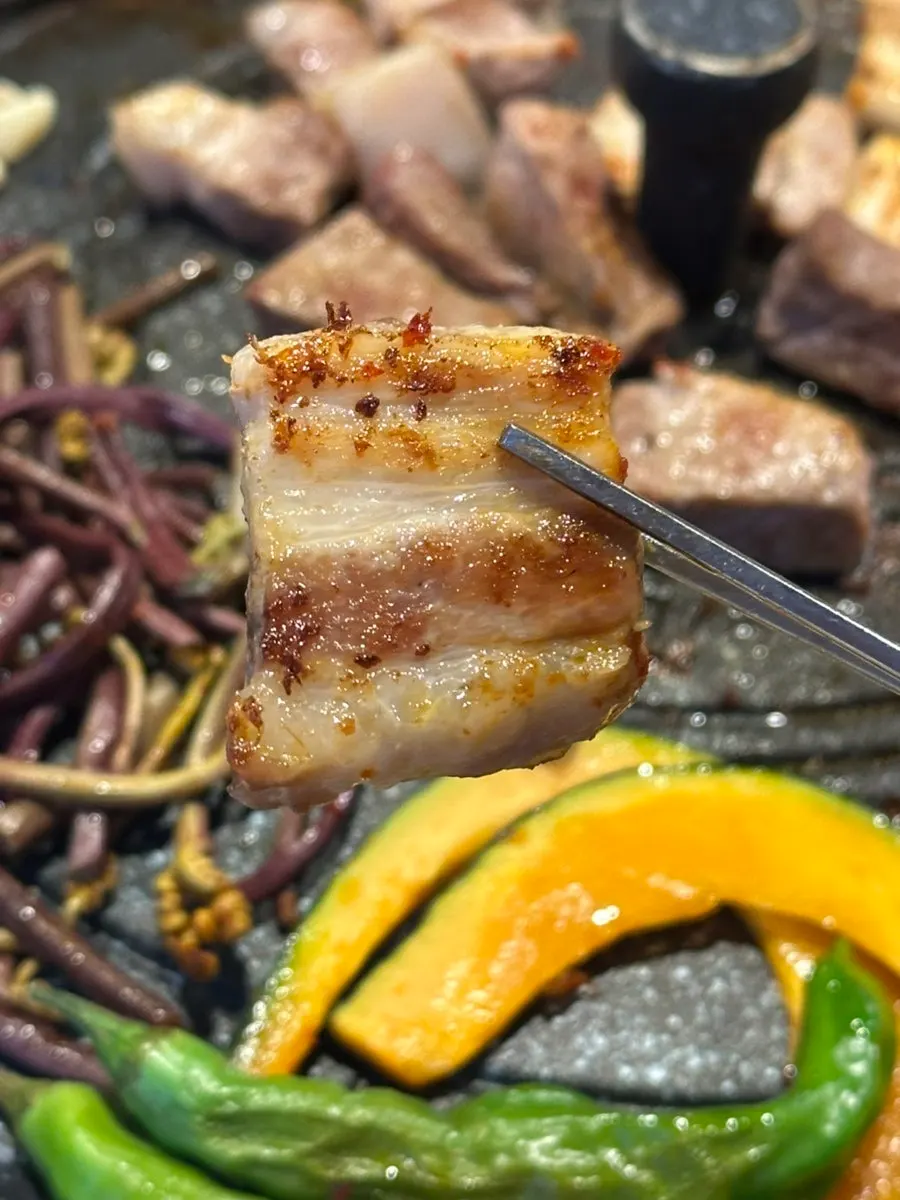 A generously loaded pot-lid grill