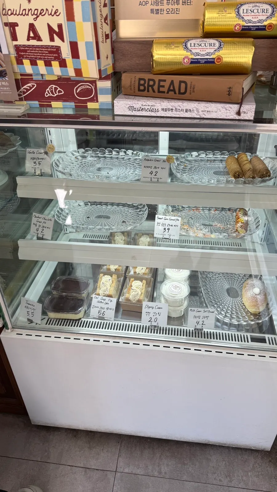 Choosing breads at Boulangerie Tan