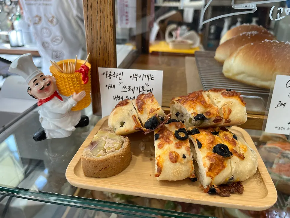 Bread sampling at Boulangerie Tan