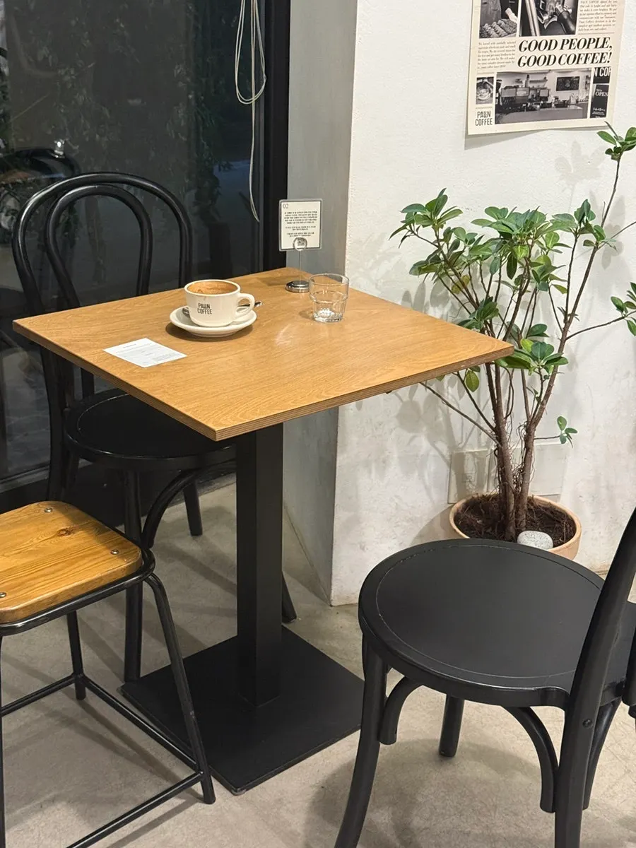 Parkable space in front of Pound Coffee Unjeong Main Branch