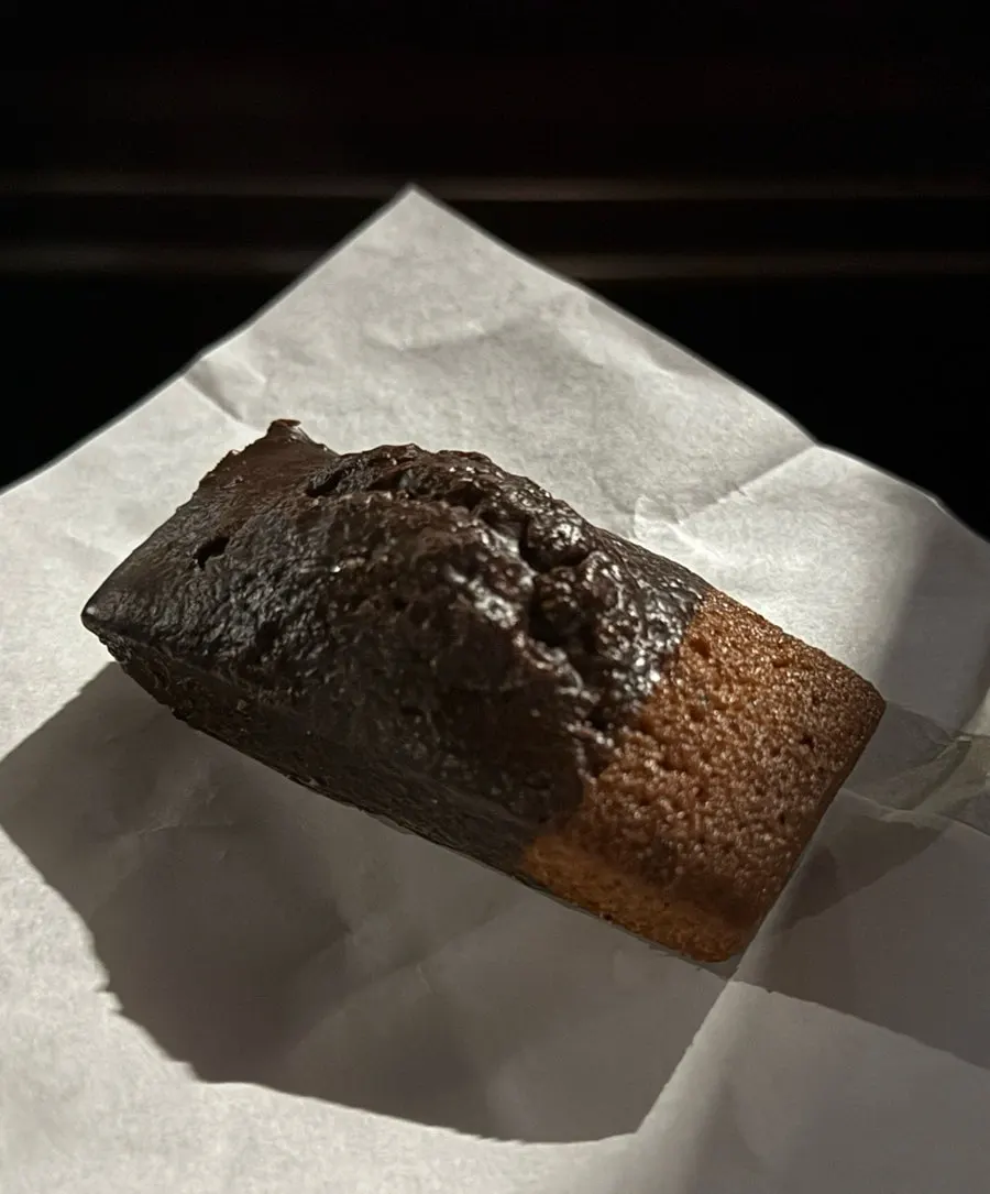 Packaged lattes and financiers