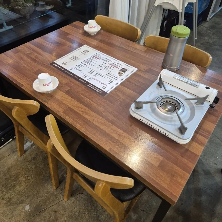 Interior seating atmosphere at Eomma-ui Ttuksim