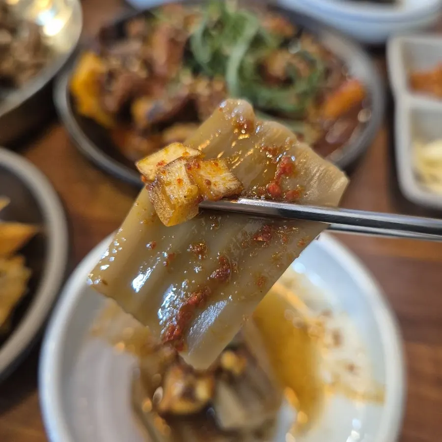Home-style banchan including acorn jelly