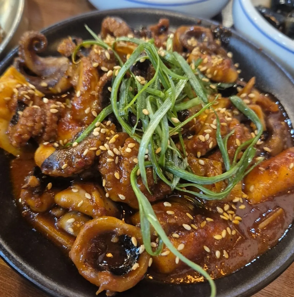 The full Ttuksim Jjukkumi Rice Table spread at Eomma-ui Ttuksim