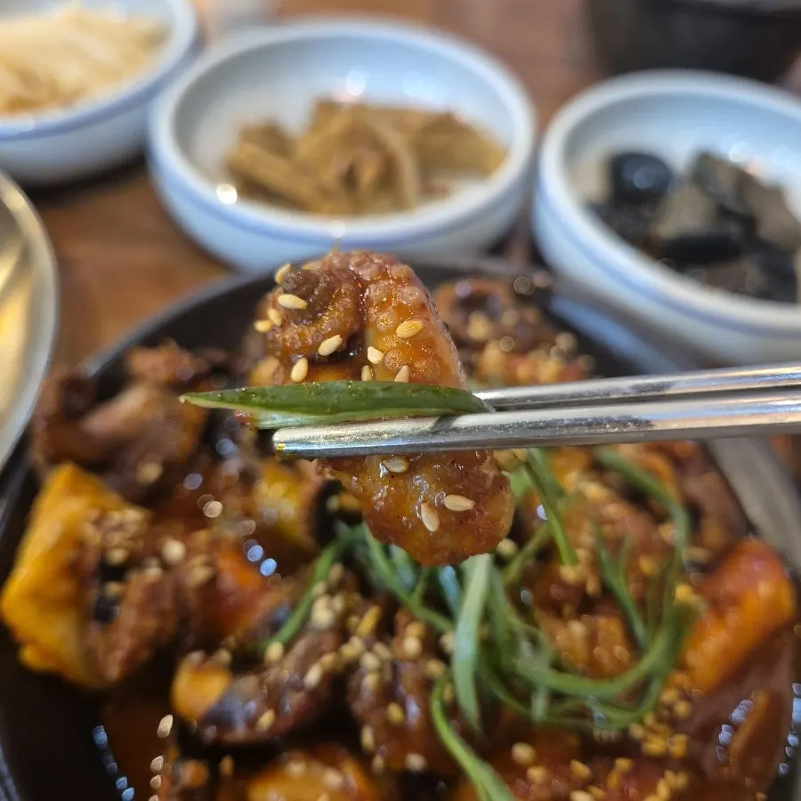 Spicy seasoned stir-fried octopus
