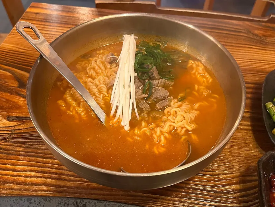 牛肉が乗った牛肉ラーメン