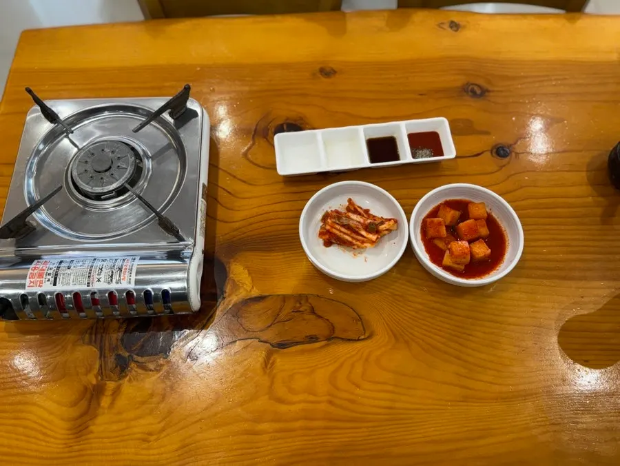 테이블 버너에 올려 끓이는 수육