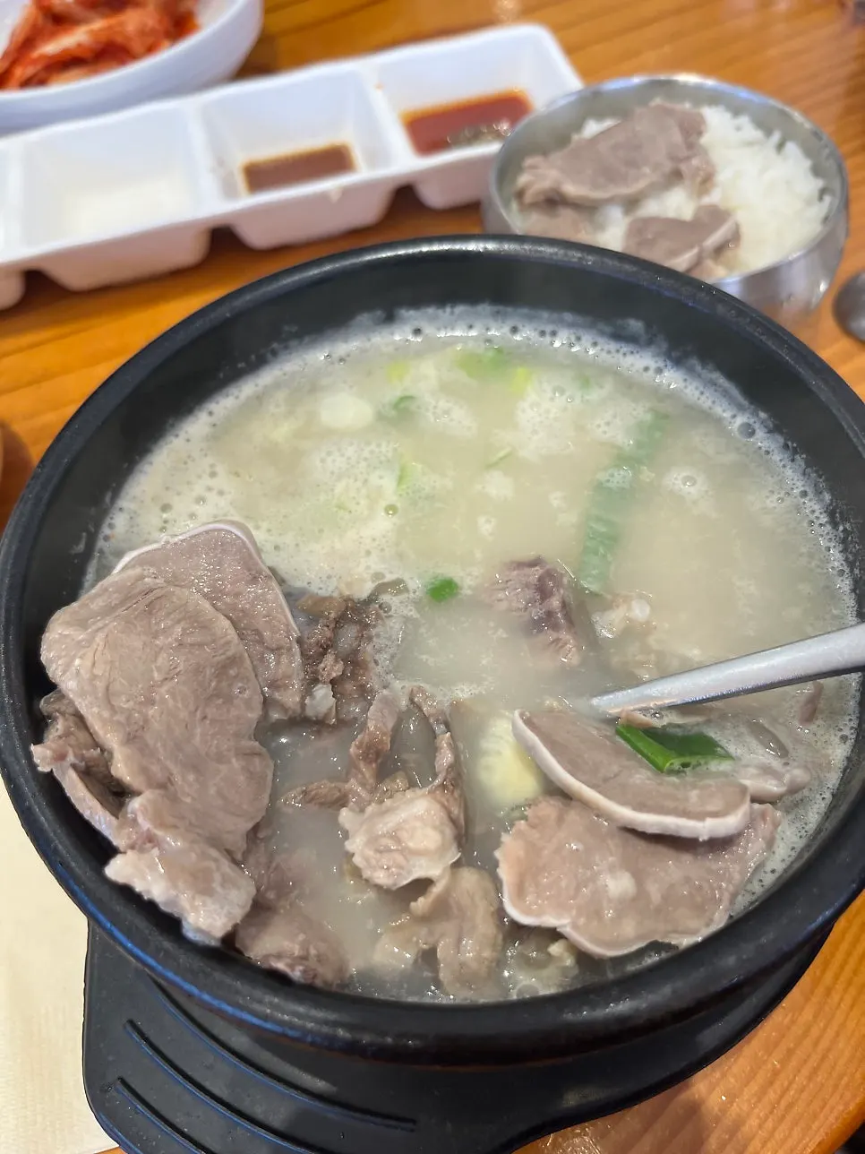 건더기 가득한 얼큰순대국