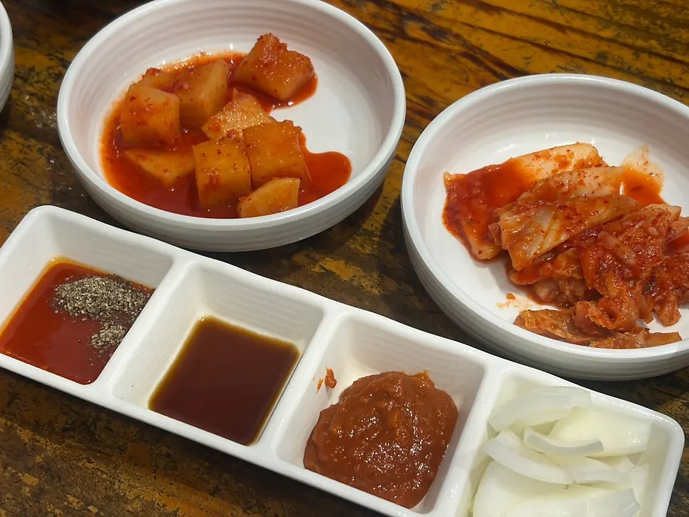 Basic side dish spread at the Paldam Sundae self-bar