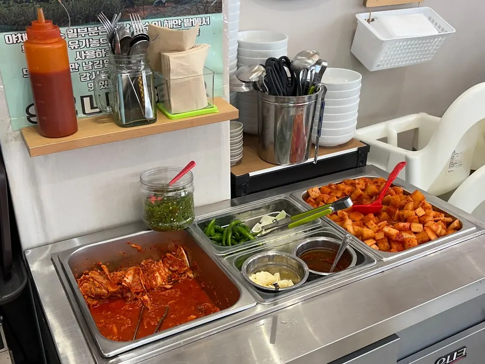Kimchi and kkakdugi laid out on the self-bar