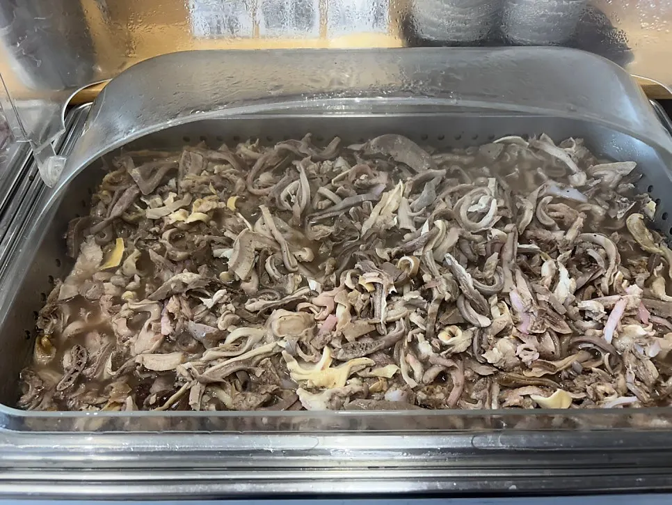 Liver, lung, and windpipe organ meat self-bar