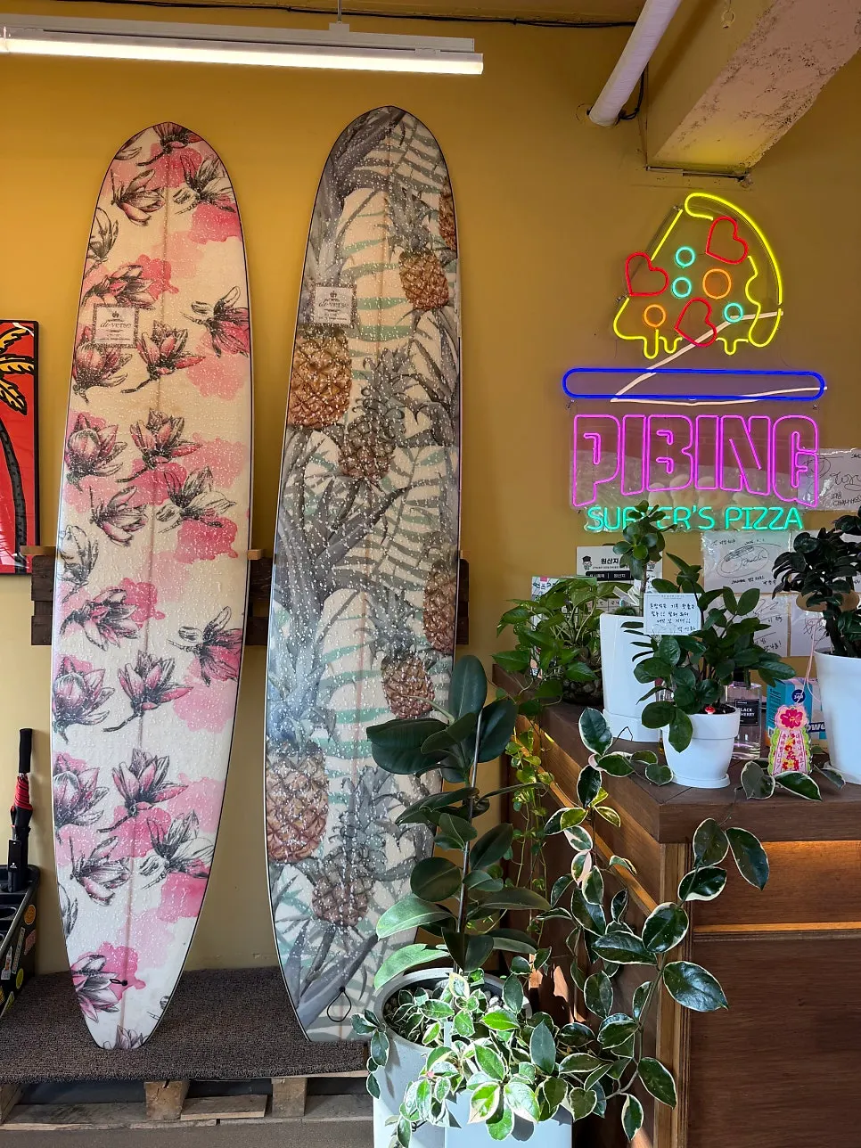 Surf-concept interior at Pibing