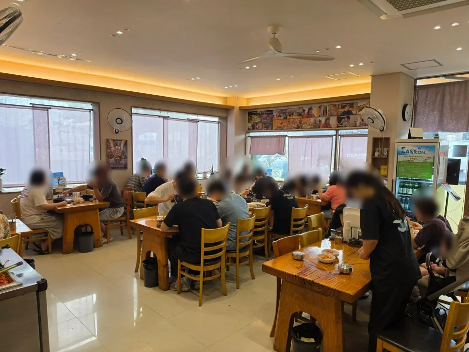 Widely spaced table layout at Paldam Sundae
