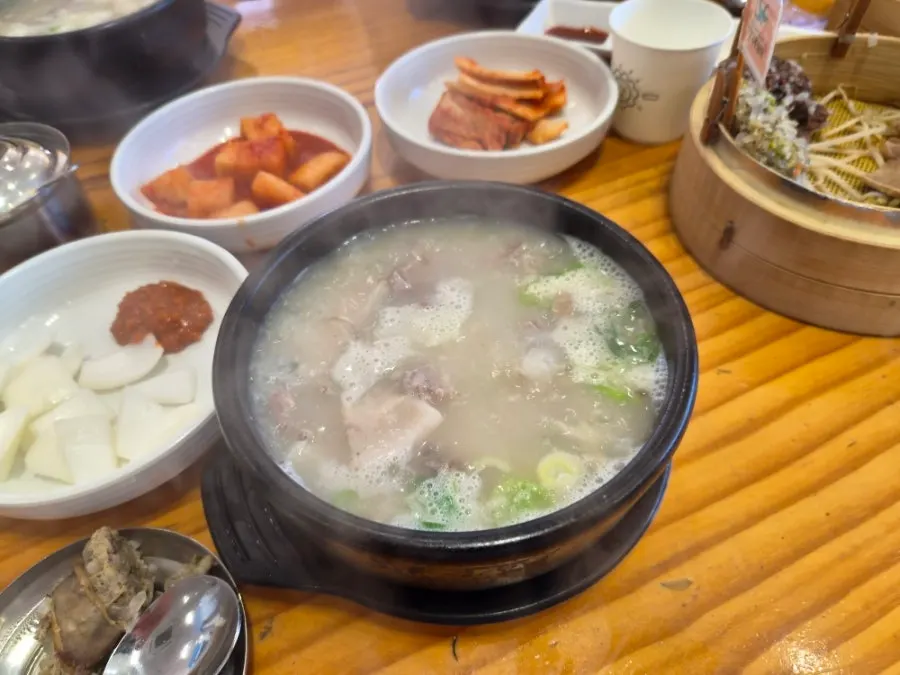 Clear sundae-guk bubbling hot